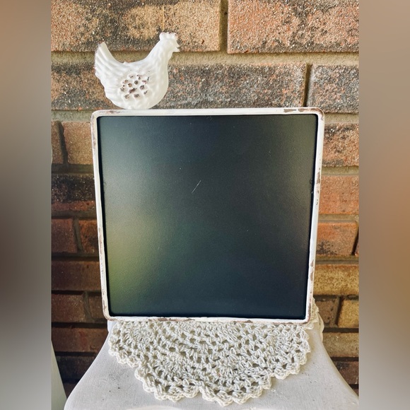 *Farmhouse Chicken Chalkboard Easel - Picture 4 of 15